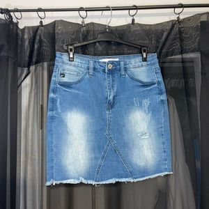 Women’s denim skirt, fits size 3-4. Great condition.